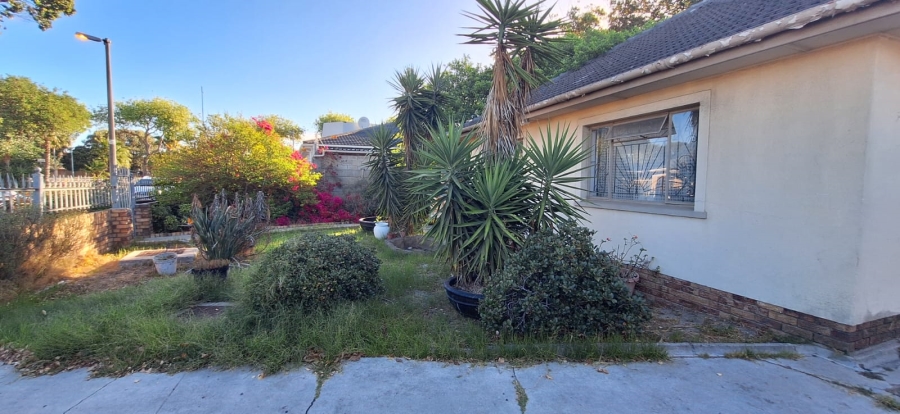 4 Bedroom Property for Sale in Pinati Western Cape